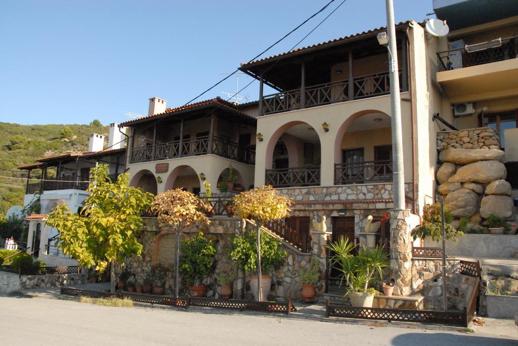 אואוראנואופולי Dione Apartments מראה חיצוני תמונה