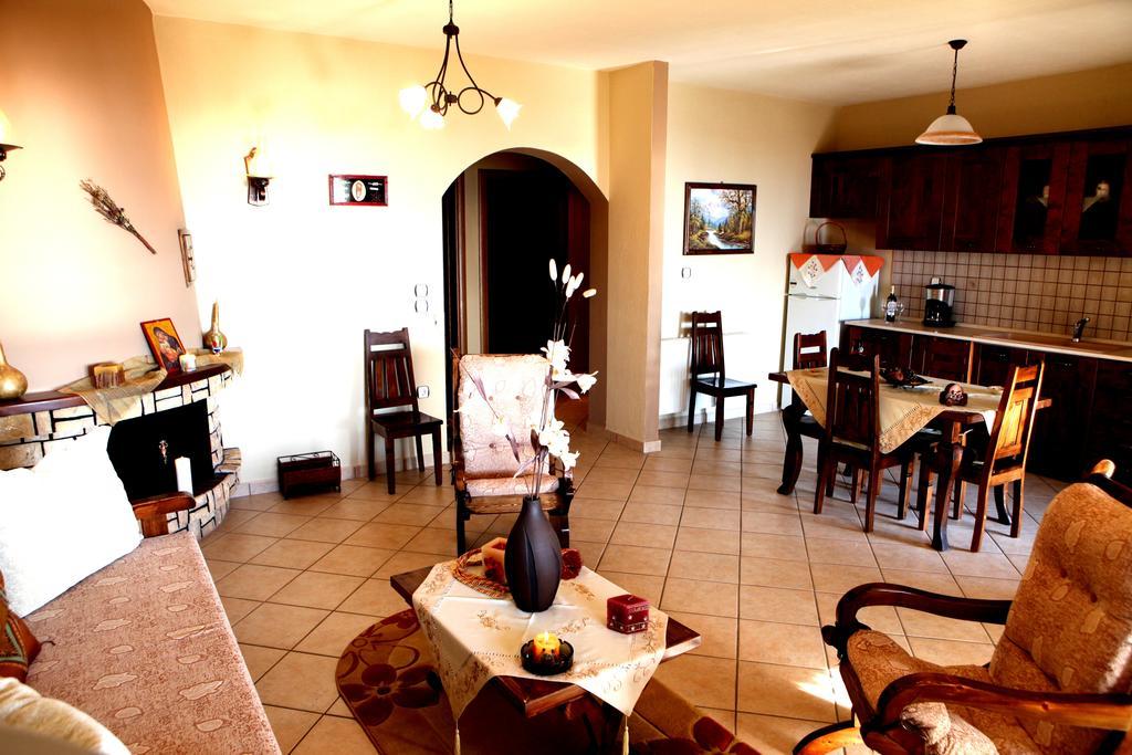אואוראנואופולי Dione Apartments חדר תמונה