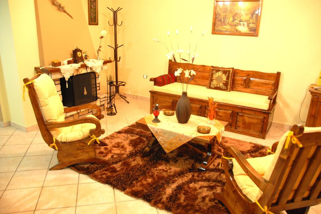 אואוראנואופולי Dione Apartments חדר תמונה