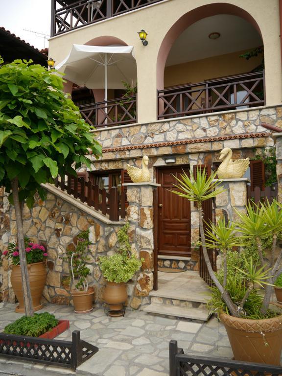 אואוראנואופולי Dione Apartments מראה חיצוני תמונה