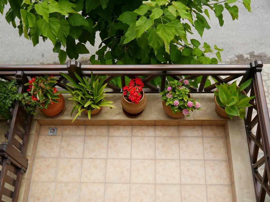 אואוראנואופולי Dione Apartments מראה חיצוני תמונה