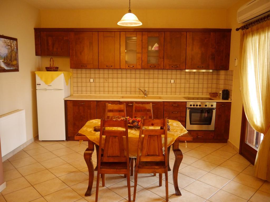 אואוראנואופולי Dione Apartments חדר תמונה