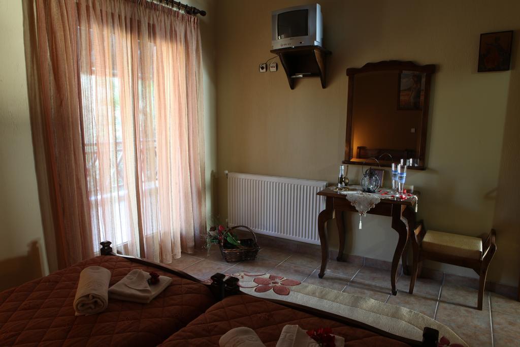 אואוראנואופולי Dione Apartments חדר תמונה