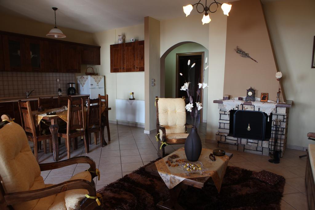 אואוראנואופולי Dione Apartments חדר תמונה