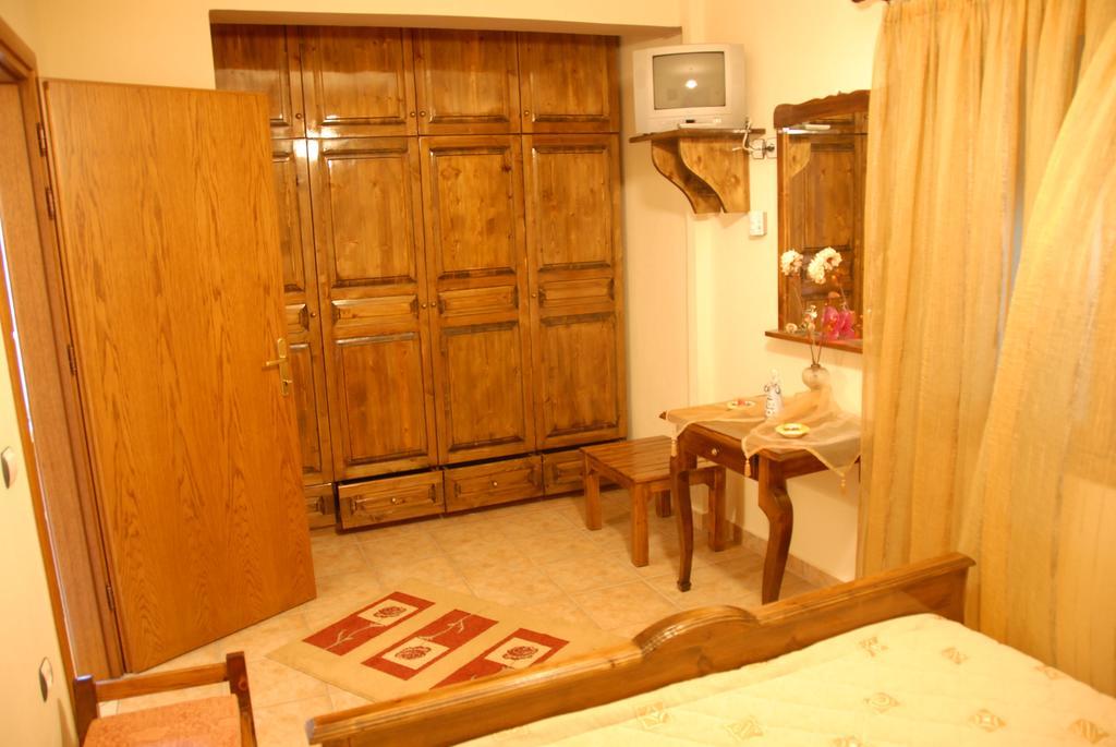 אואוראנואופולי Dione Apartments חדר תמונה