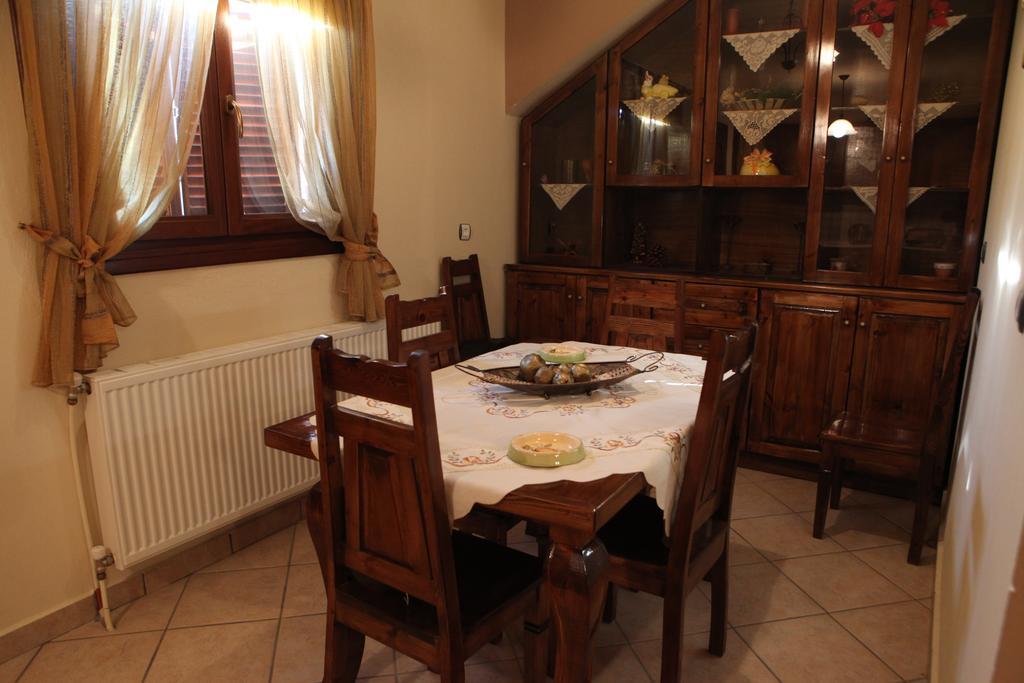 אואוראנואופולי Dione Apartments חדר תמונה