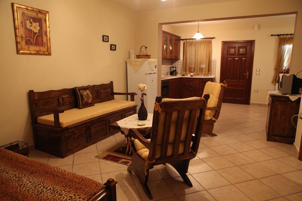 אואוראנואופולי Dione Apartments חדר תמונה