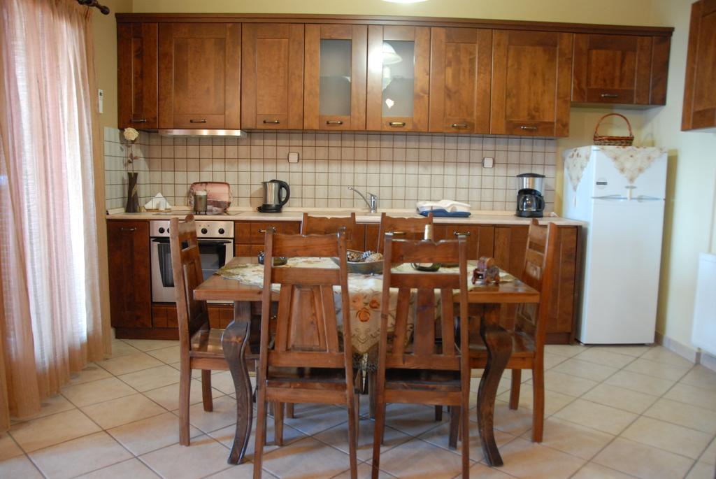 אואוראנואופולי Dione Apartments חדר תמונה