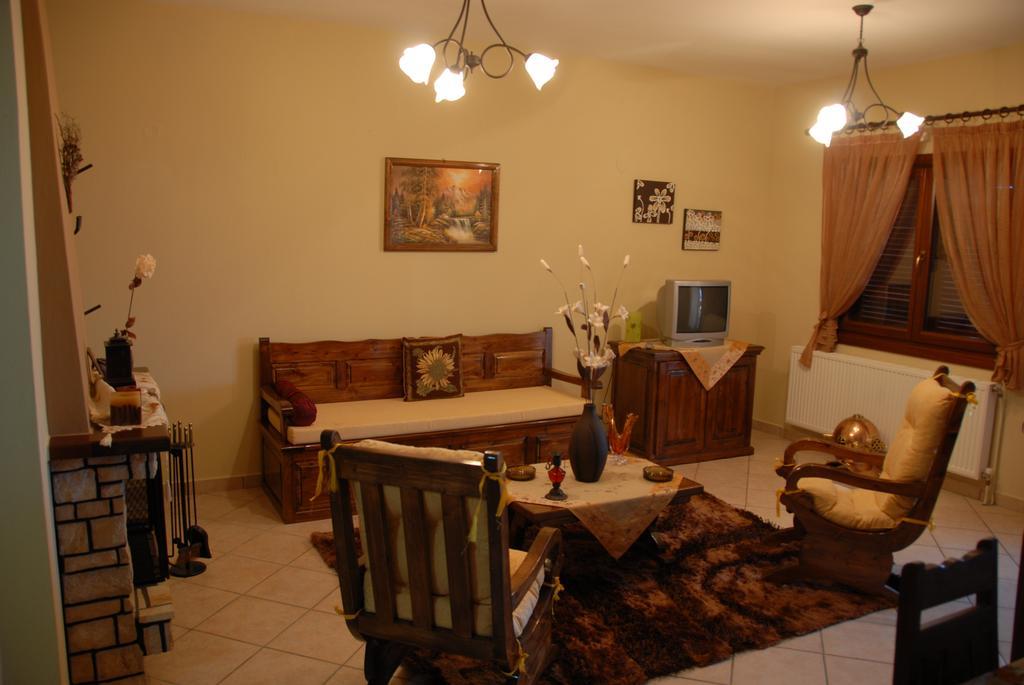 אואוראנואופולי Dione Apartments חדר תמונה