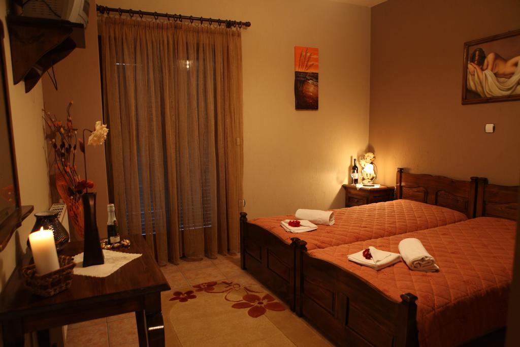 אואוראנואופולי Dione Apartments חדר תמונה