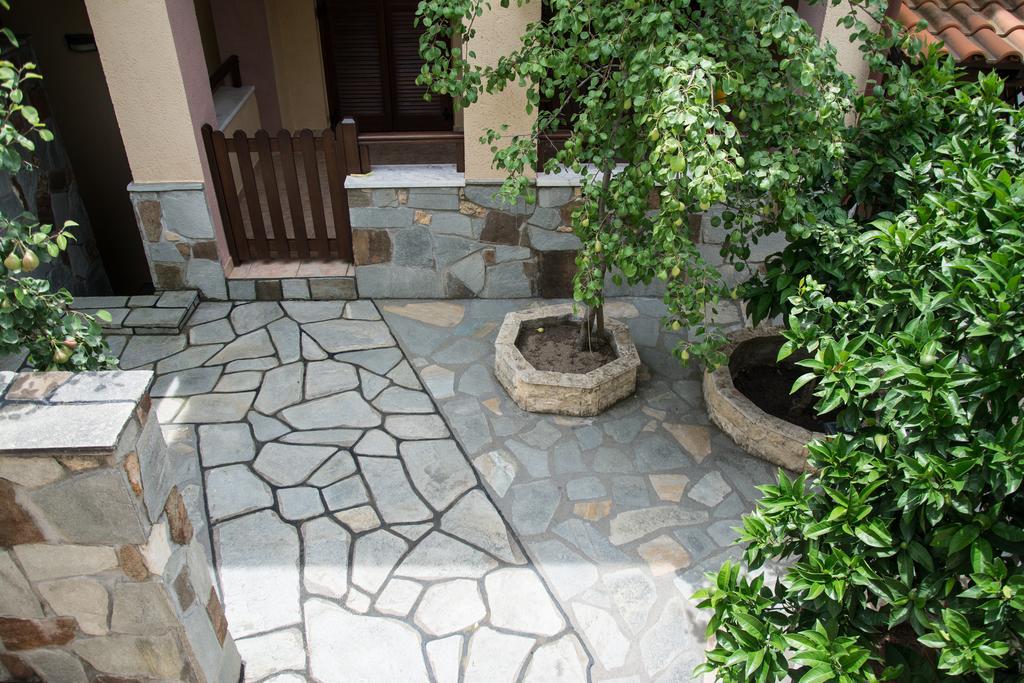אואוראנואופולי Dione Apartments מראה חיצוני תמונה