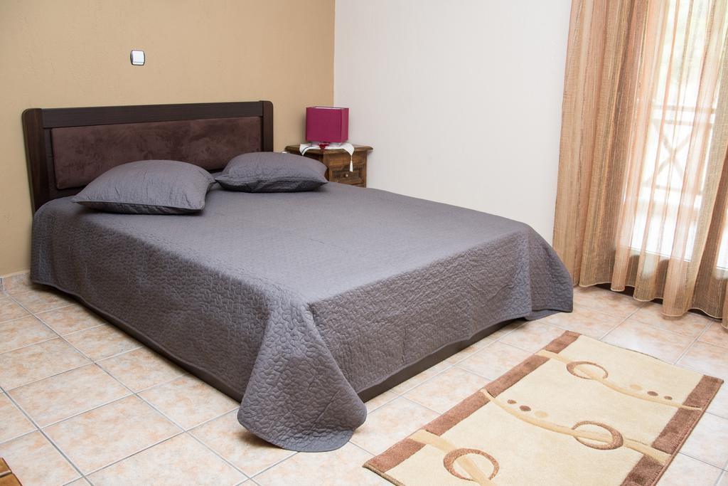 אואוראנואופולי Dione Apartments מראה חיצוני תמונה