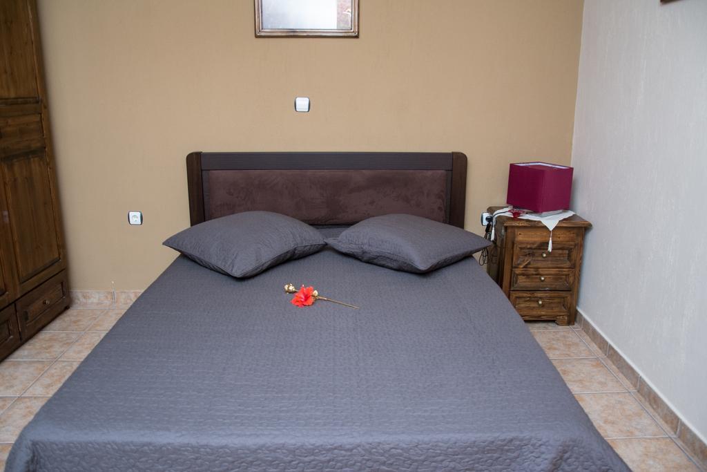 אואוראנואופולי Dione Apartments מראה חיצוני תמונה